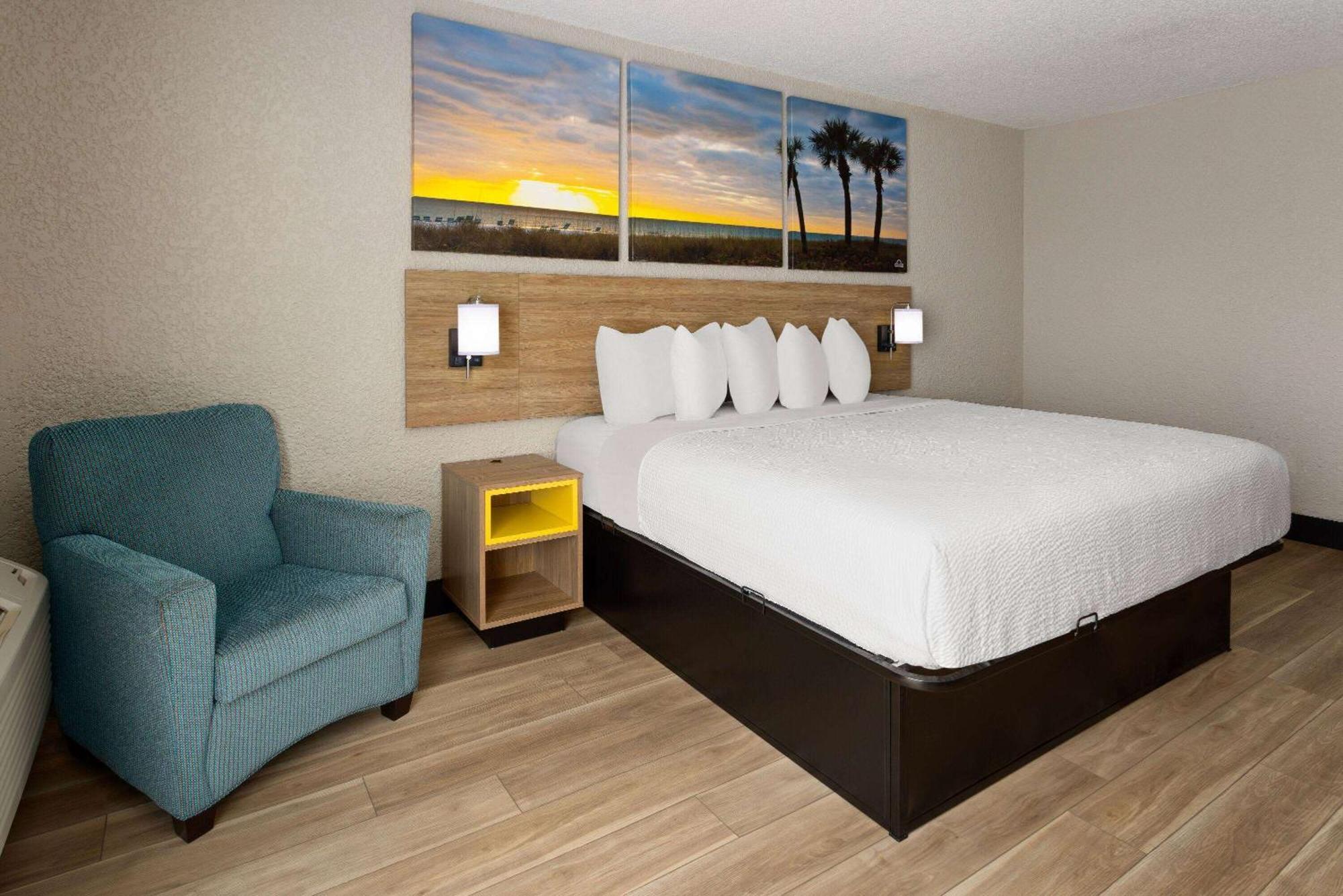 Days By Wyndham Pierce Midtown Hotel 2*