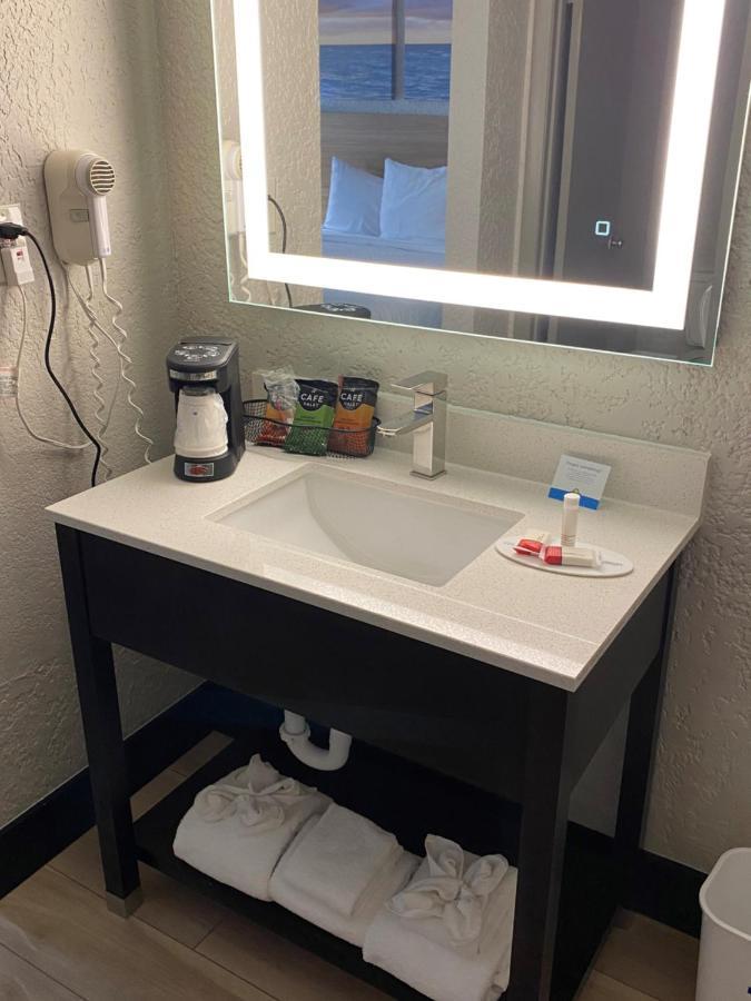 Hotel Days Inn & Suites By Wyndham Fort Pierce Midtown
