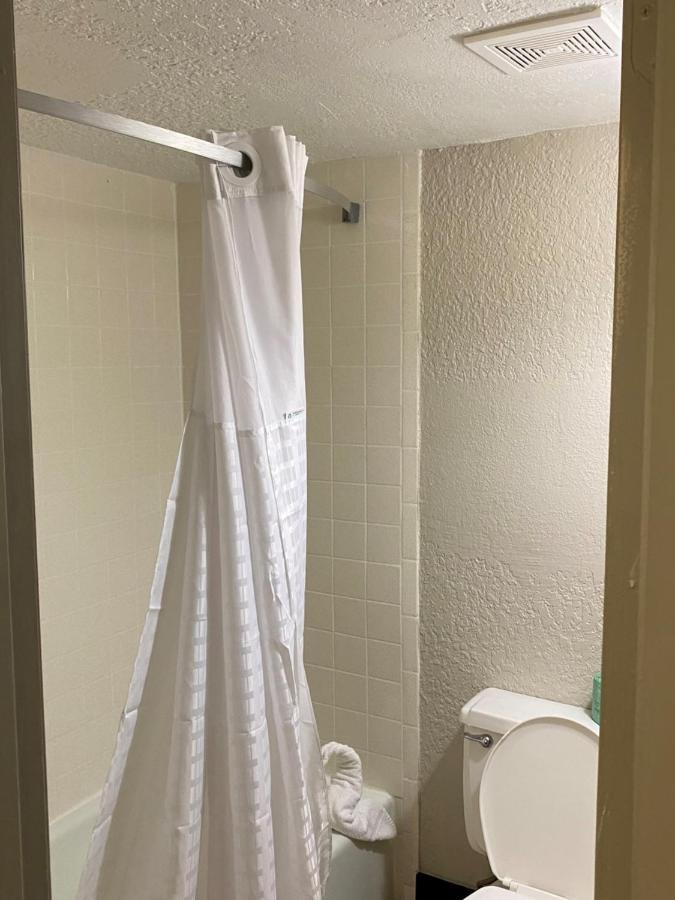 Days Inn & Suites By Wyndham Fort Pierce Midtown Hotel 2*