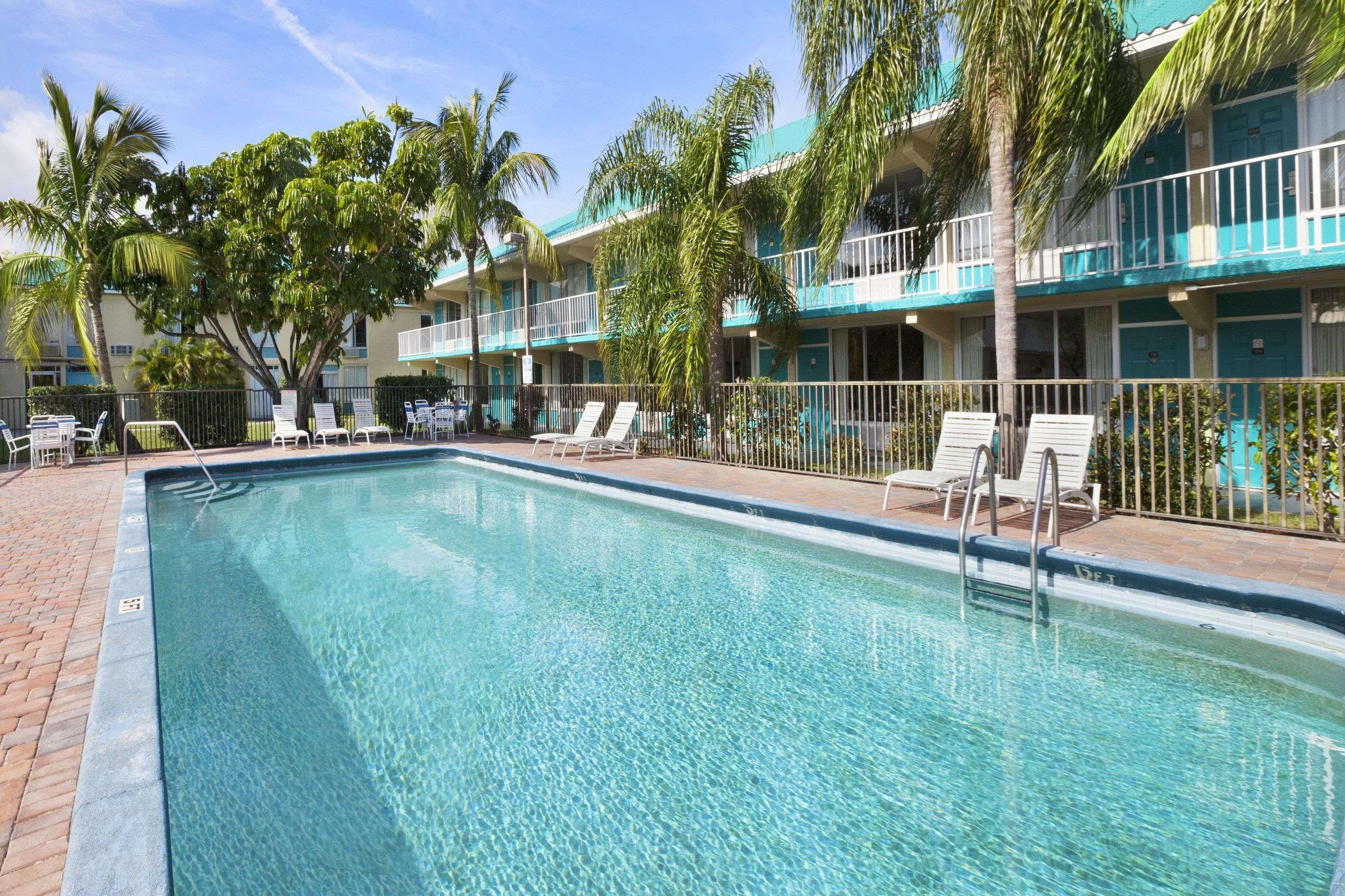 Days Inn & Suites By Wyndham Fort Pierce Midtown Fort Pierce