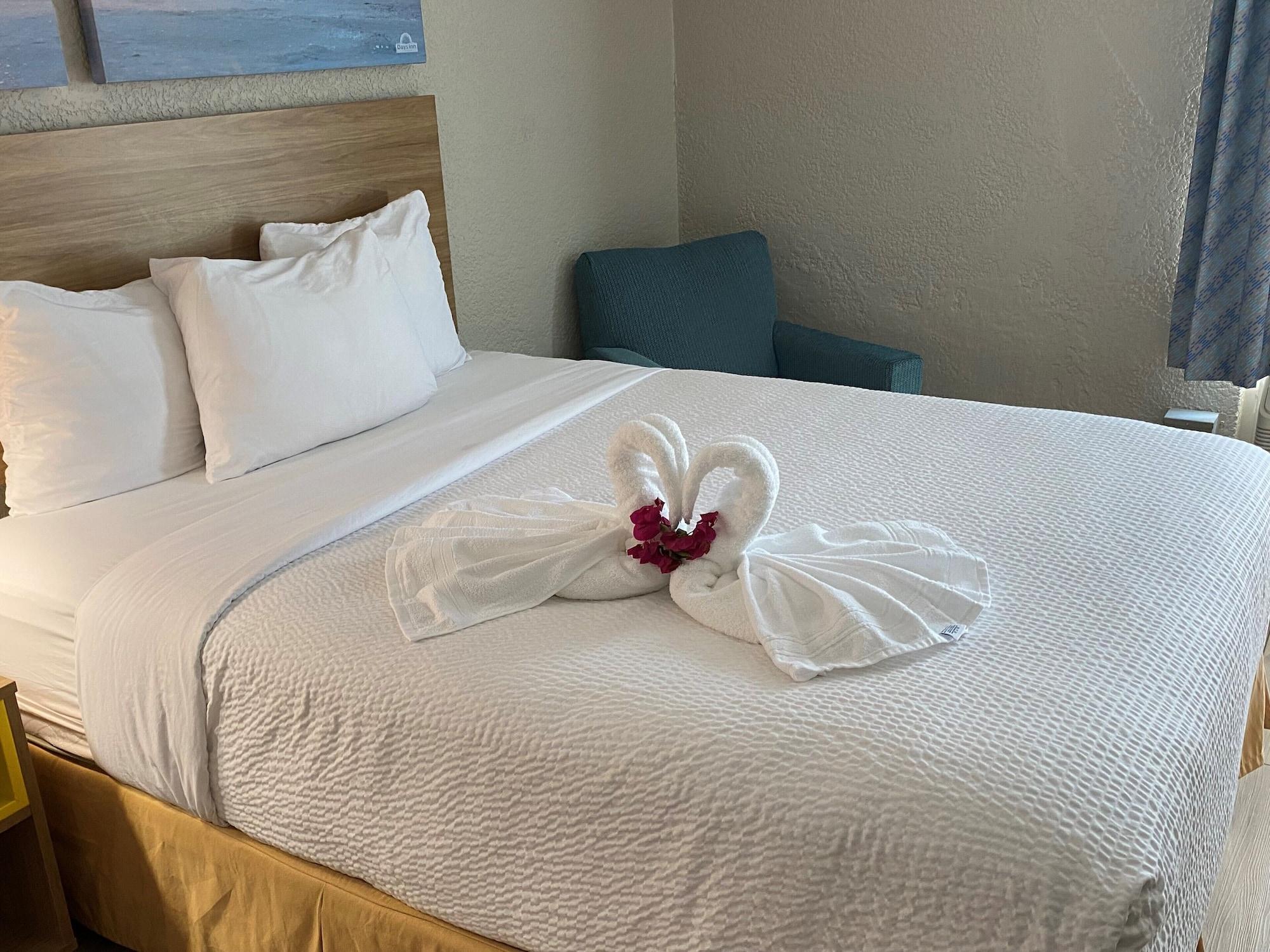 Days Inn & Suites By Wyndham Fort Pierce Midtown
