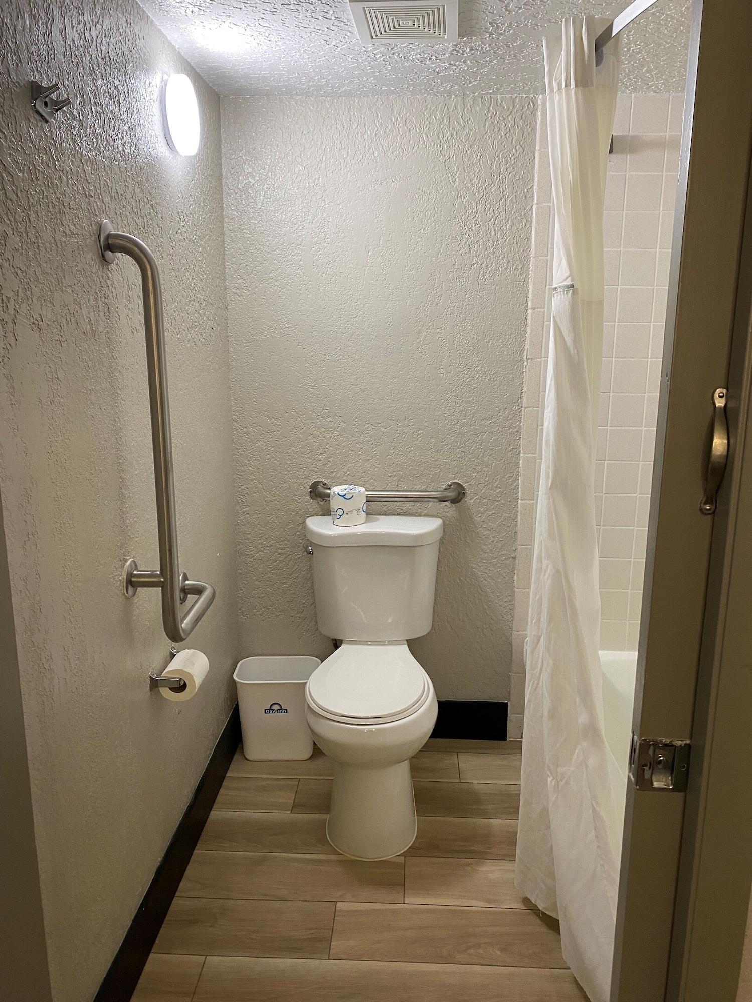 Days Inn & Suites By Wyndham Fort Pierce Midtown Hotel 2*