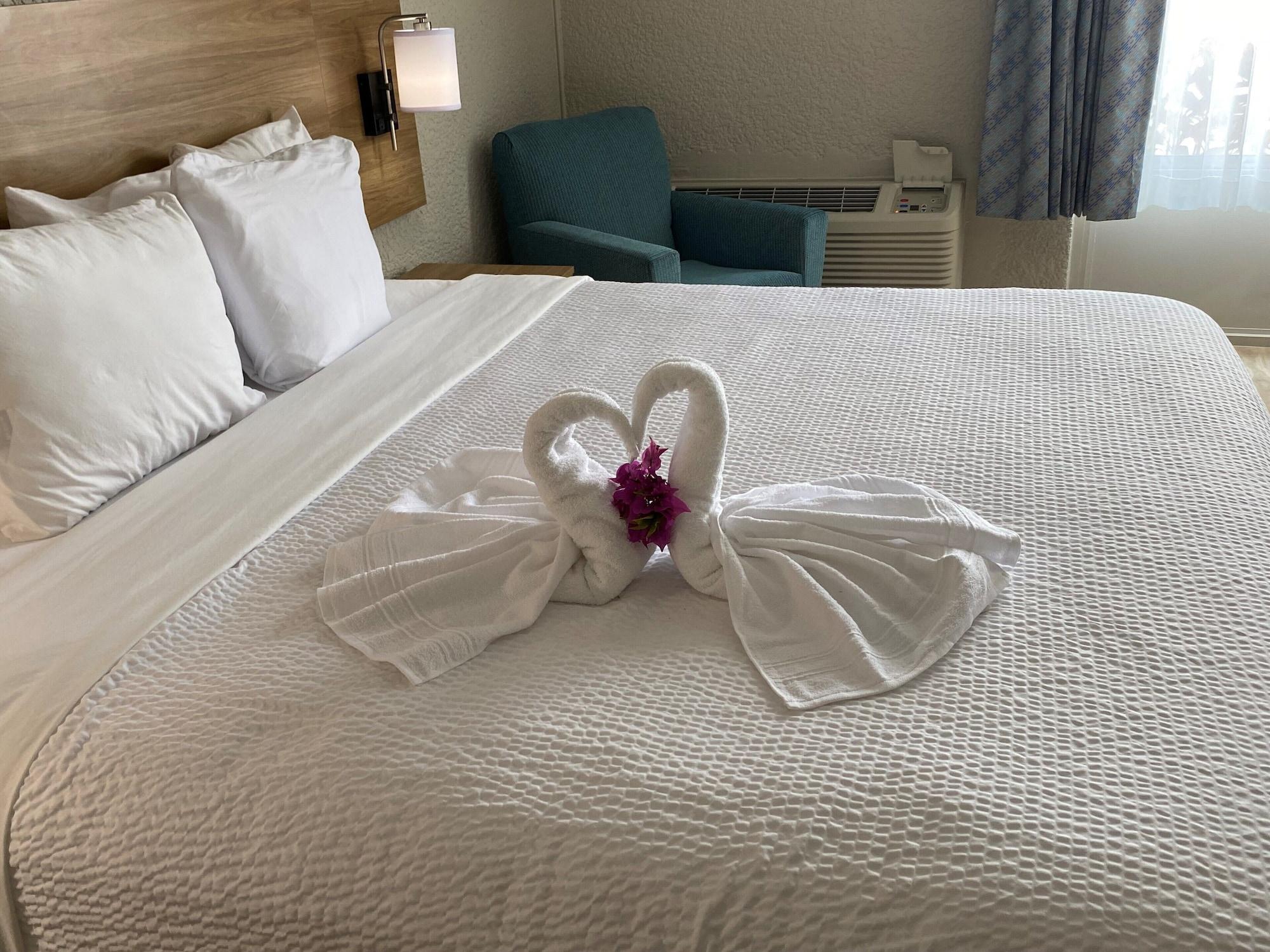 Days Inn & Suites By Wyndham Fort Pierce Midtown