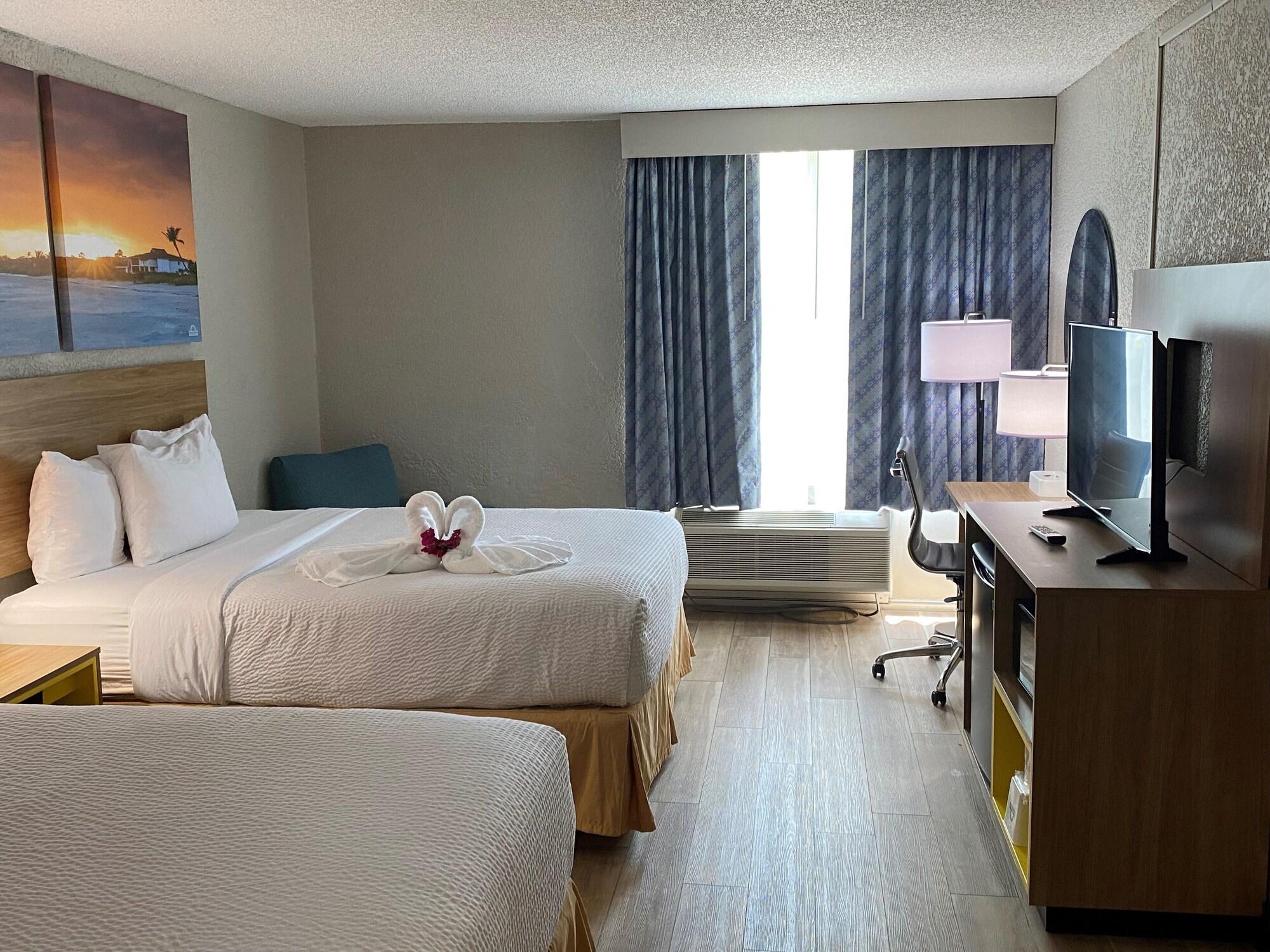Hotel Days Inn & Suites By Wyndham Fort Pierce Midtown 2*