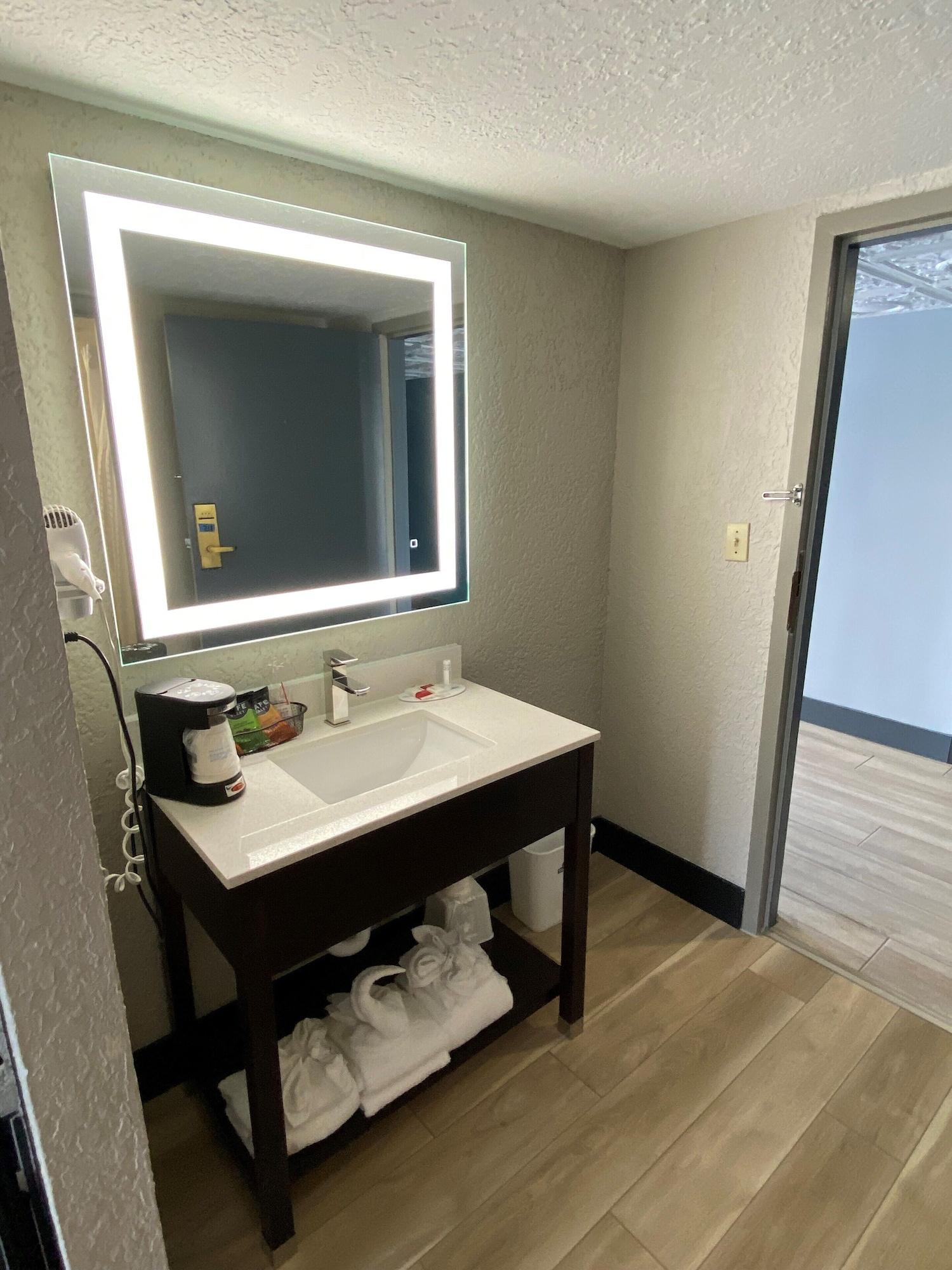 Days Inn & Suites By Wyndham Fort Pierce Midtown