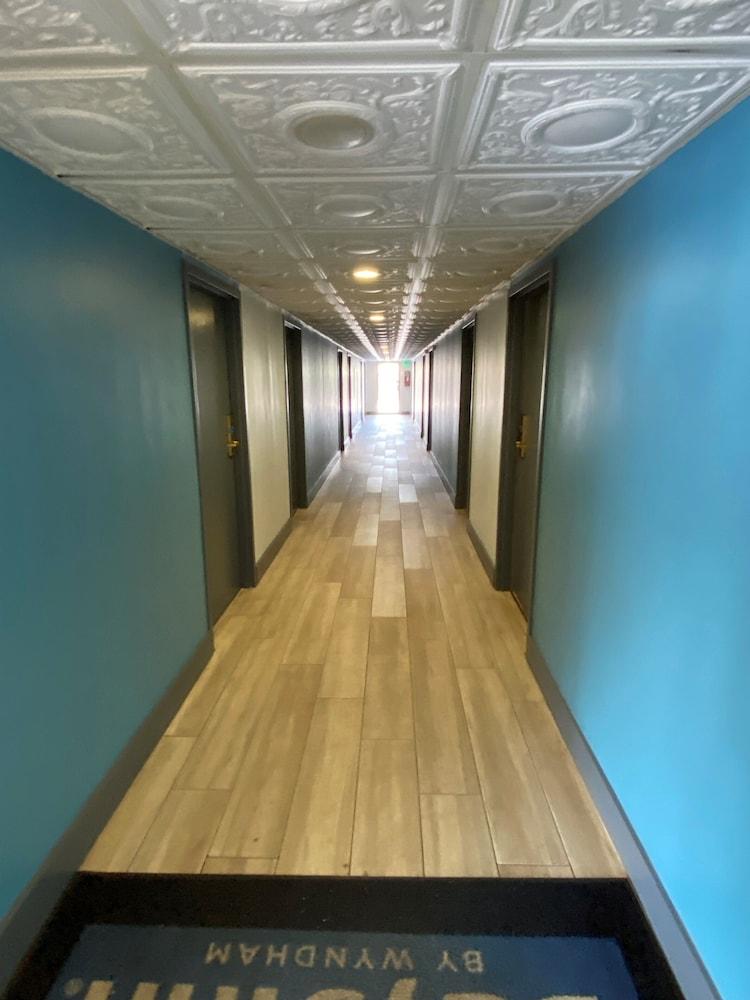 Days Inn & Suites By Wyndham Fort Pierce Midtown
