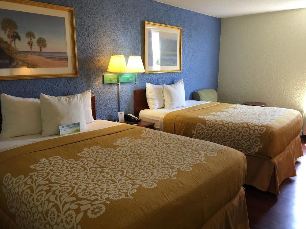 Days Inn & Suites By Wyndham Fort Pierce Midtown