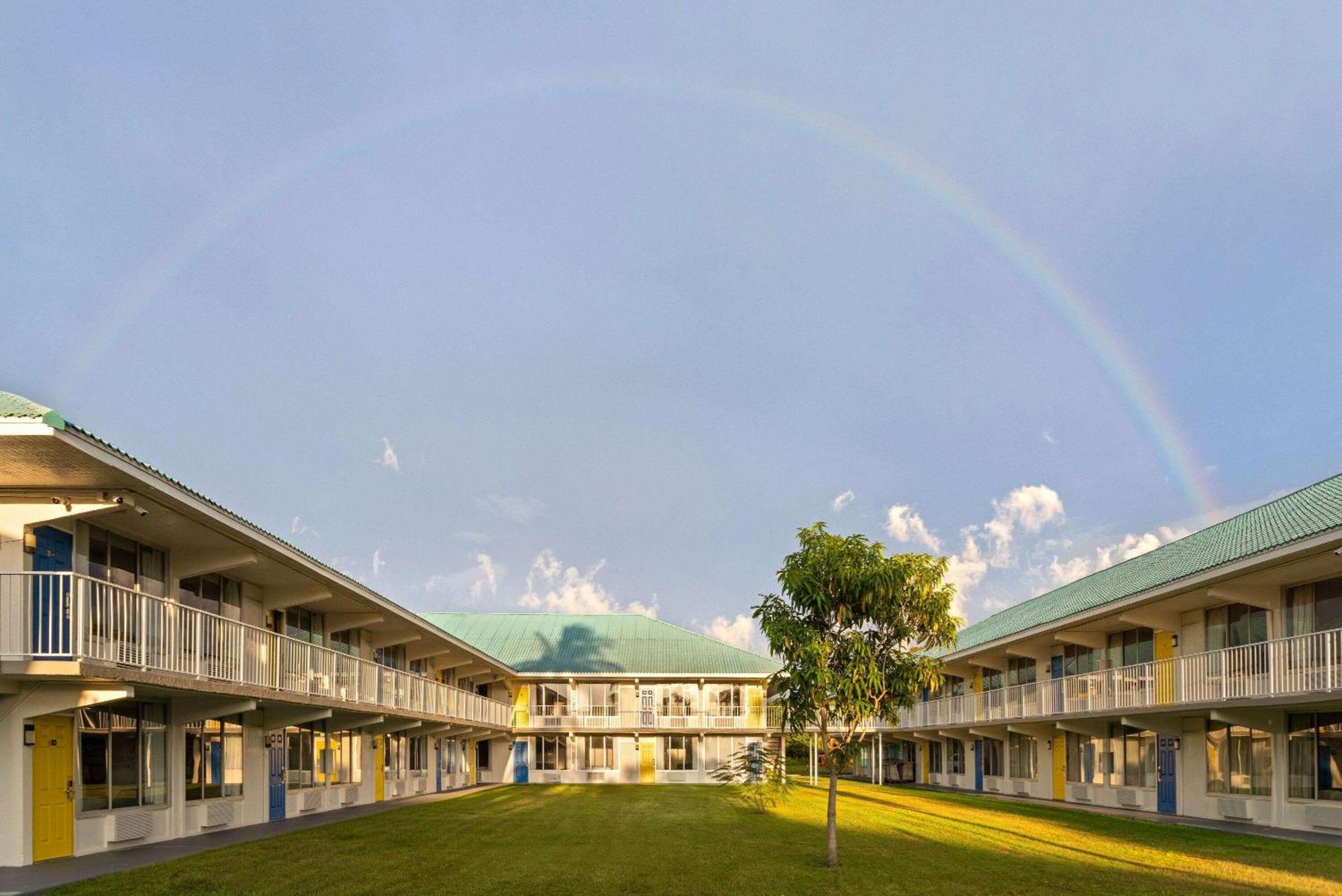 Hotel Days Inn & Suites By Wyndham Fort Pierce Midtown Fort Pierce