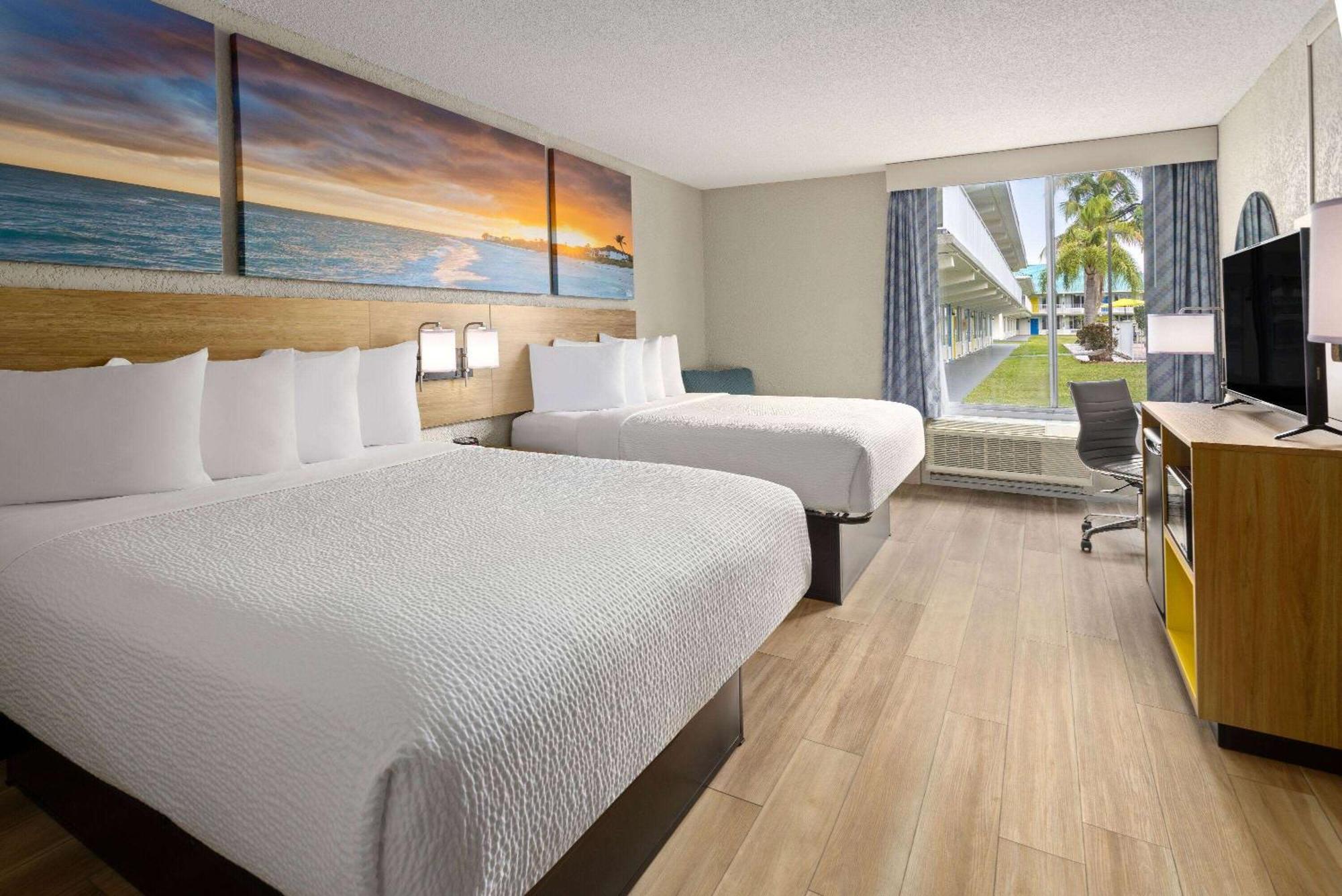 Days Inn & Suites By Wyndham Fort Pierce Midtown Hotel Fort Pierce