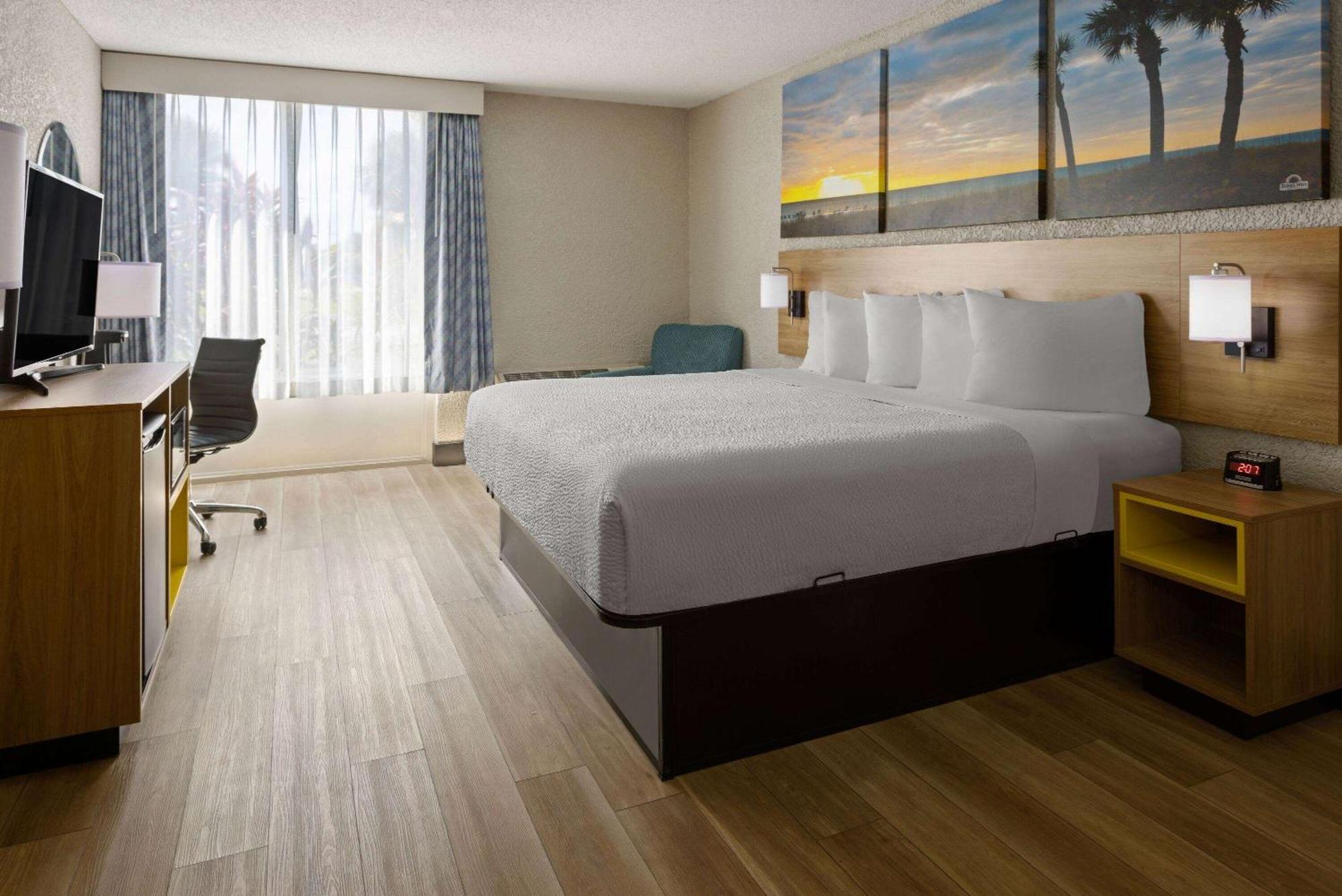 Days Inn & Suites By Wyndham Fort Pierce Midtown 2* Fort Pierce