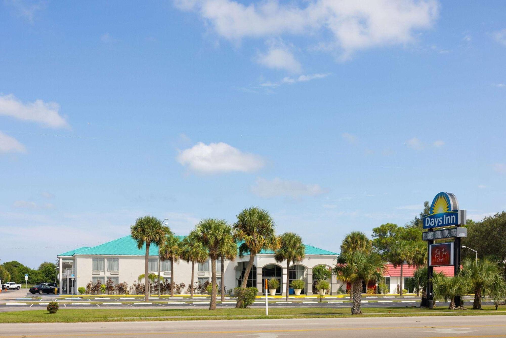 Days Inn & Suites By Wyndham Fort Pierce Midtown Fort Pierce