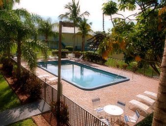 Days Inn & Suites By Wyndham Fort Pierce Midtown Hotel