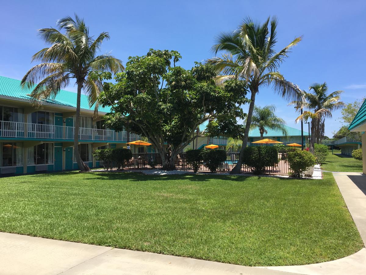 Days Inn & Suites By Wyndham Fort Pierce Midtown Fort Pierce