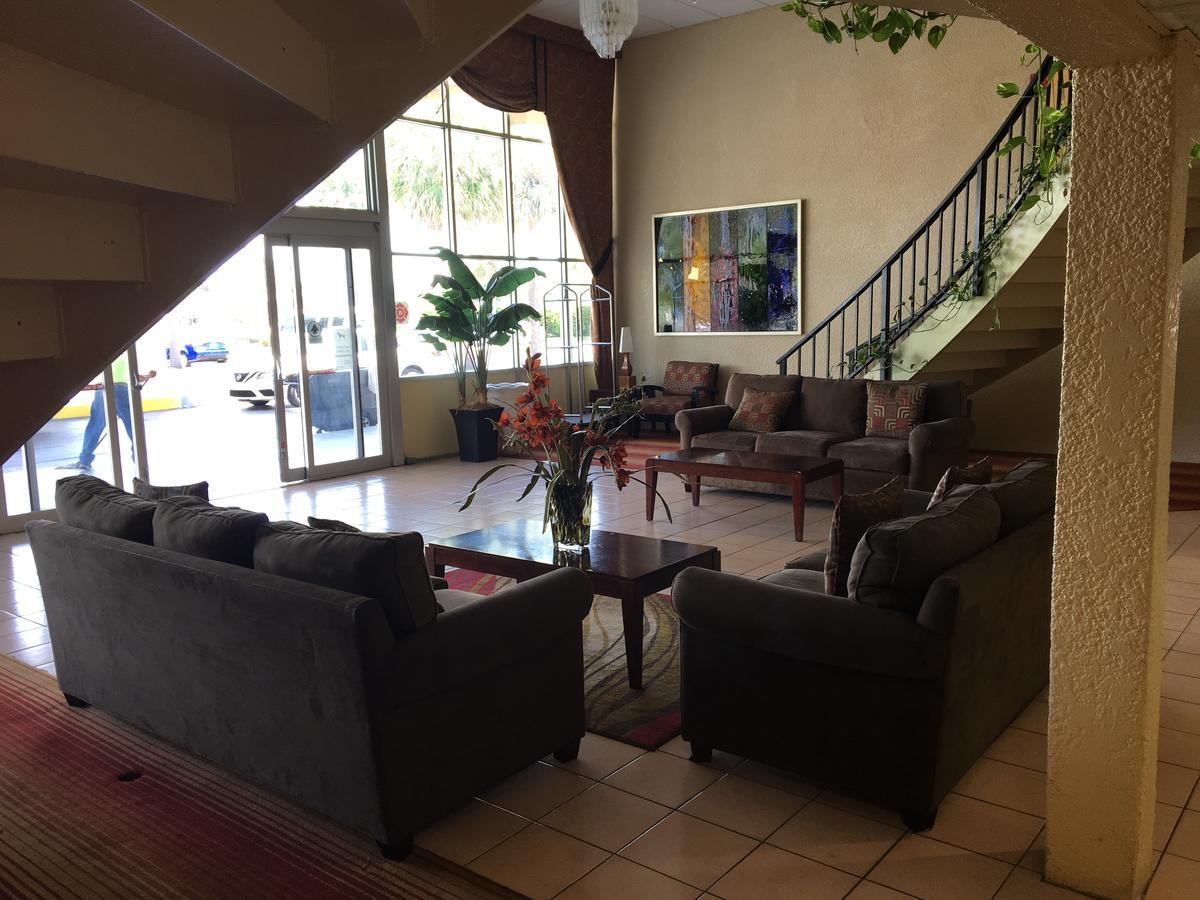 Days Inn & Suites By Wyndham Fort Pierce Midtown Hotel 2*