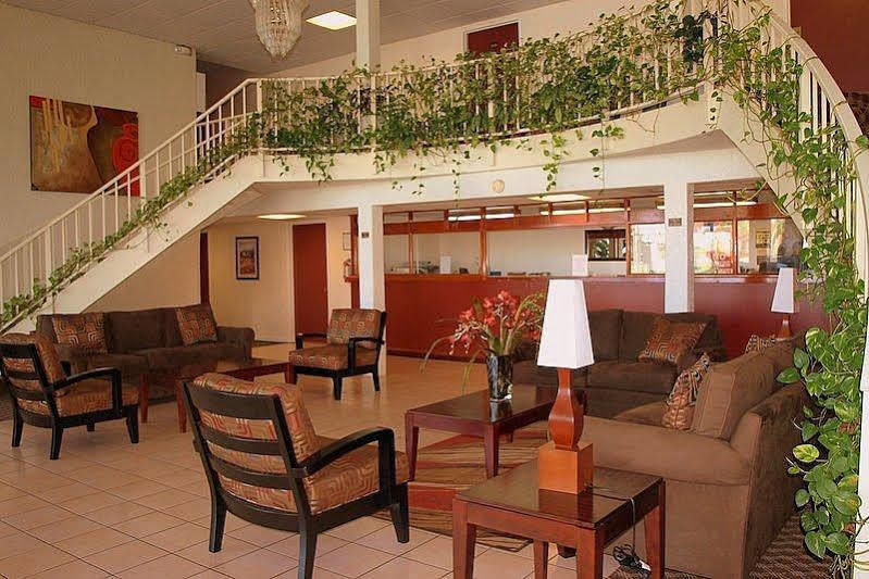 Days Inn & Suites By Wyndham Fort Pierce Midtown Hotel