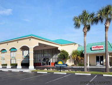 Days Inn & Suites By Wyndham Fort Pierce Midtown